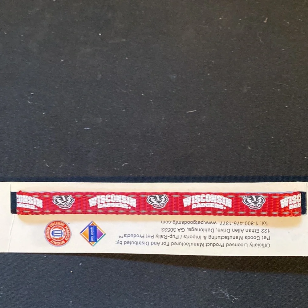 NEW - Wisconsin Badgers Breakaway Cat Collar